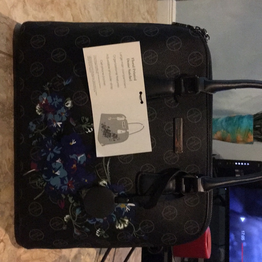 NWT Adrienne Vittadini purse